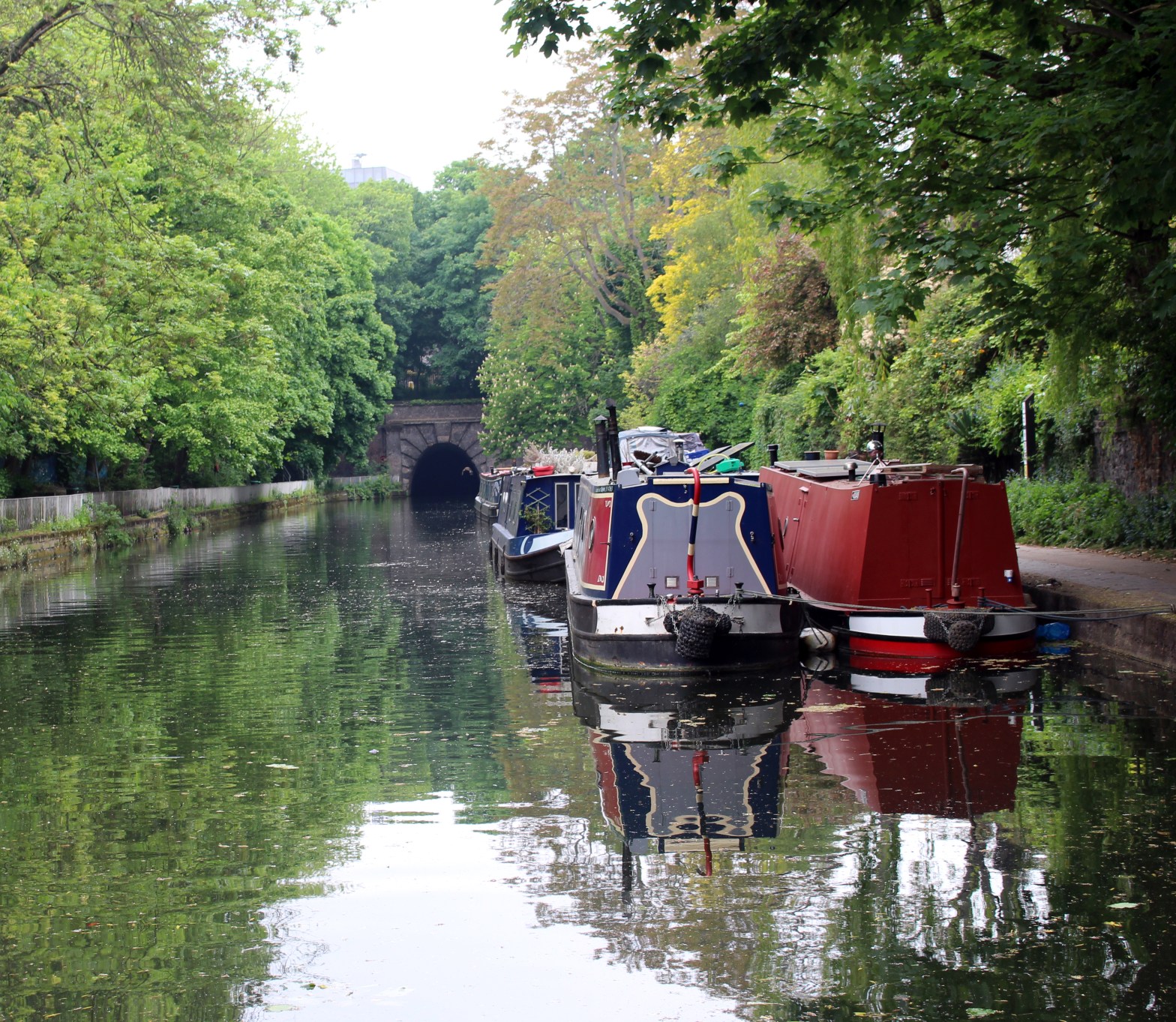The Regent's Canal: west portal of Islington tunnel